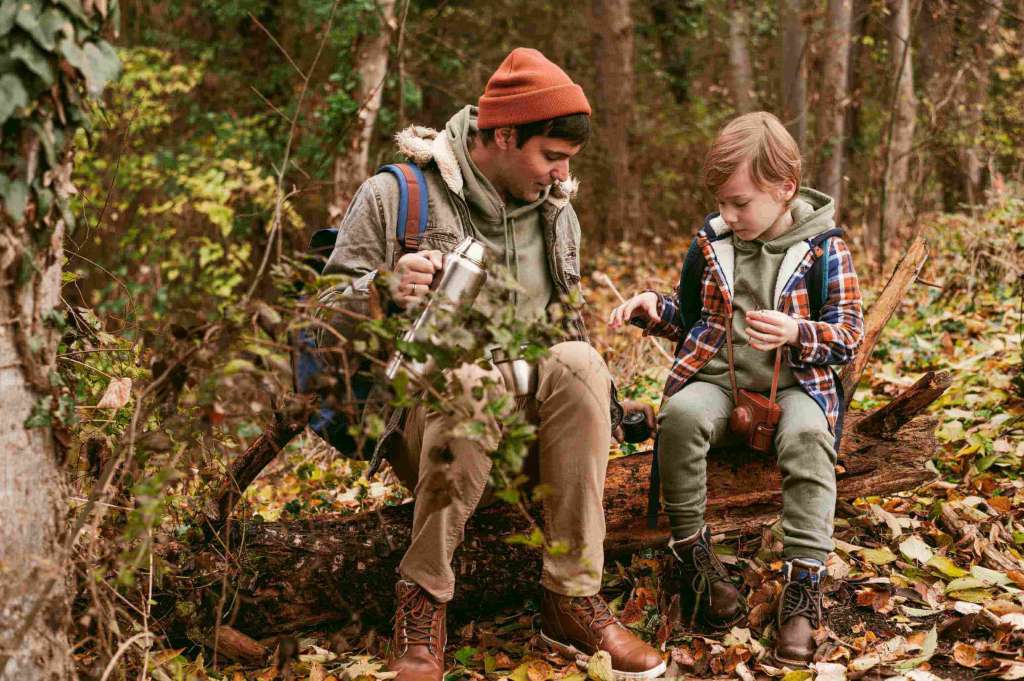 man and kid's hunting trip - Image by Freepik